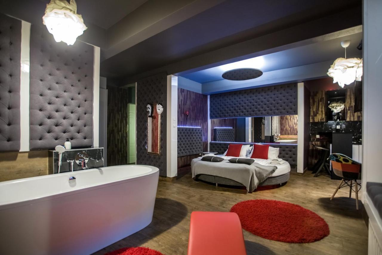 Yourplace Romantic Apartment With Private Patio คราคูฟ ภายนอก รูปภาพ