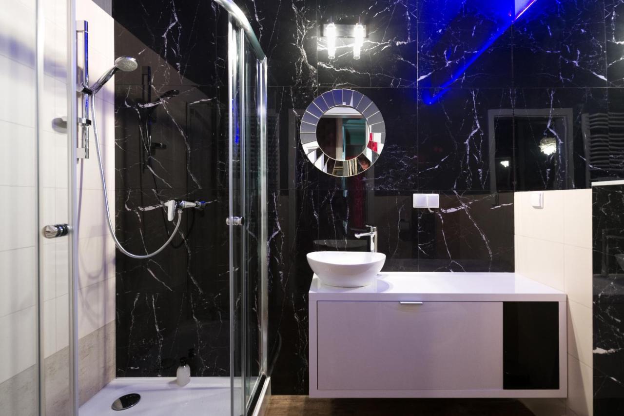 Yourplace Romantic Apartment With Private Patio คราคูฟ ภายนอก รูปภาพ