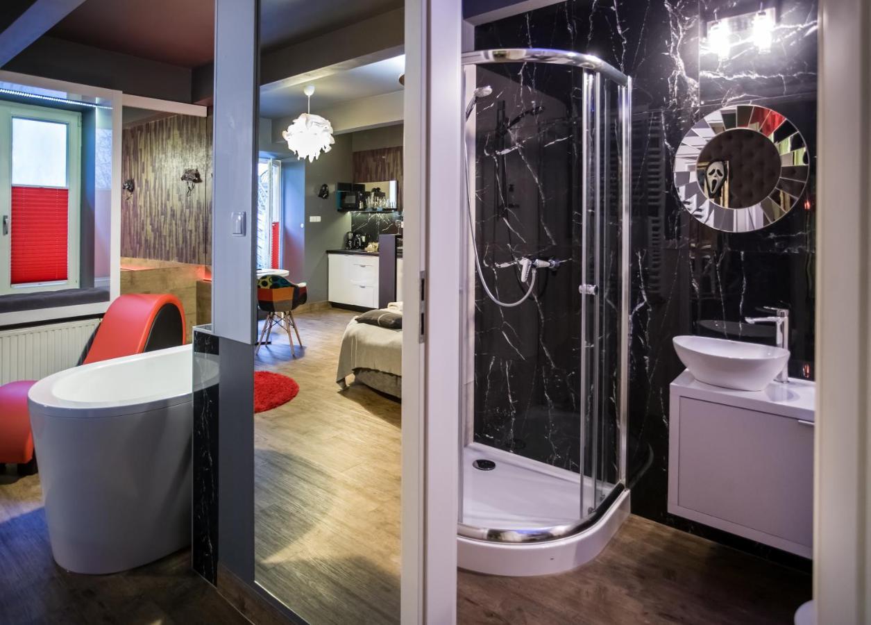 Yourplace Romantic Apartment With Private Patio คราคูฟ ภายนอก รูปภาพ